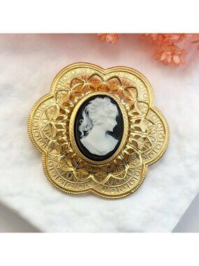 Black Cameo Accented Gold Scalloped Setting Vintage Costume Brooch | Lapel Pin
